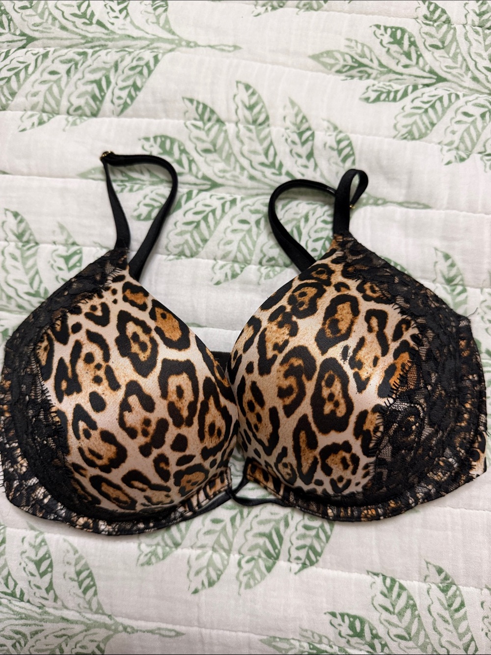 Victoria’s Secret bombshell plunge bra